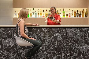 ibis Melbourne Hotel and Apartments