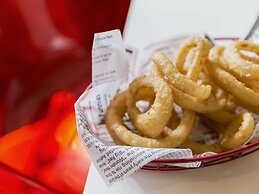 ibis Melbourne Hotel and Apartments