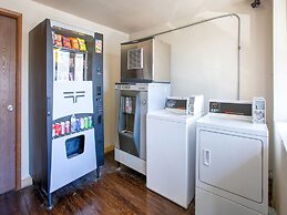 OYO Woodland Hotel and Suites