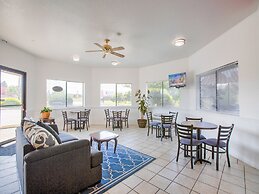 OYO Woodland Hotel and Suites