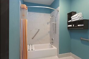 La Quinta Inn & Suites by Wyndham Knoxville East