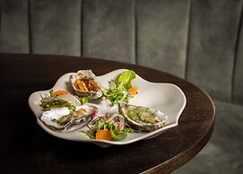 St. James' Court, A Taj Hotel, London