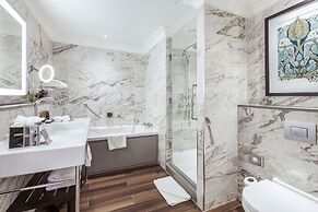 St. James' Court, A Taj Hotel, London