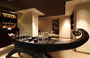 St. James' Court, A Taj Hotel, London