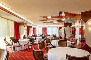 Oasis Hotel Apartments