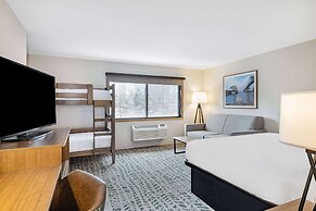 AmericInn by Wyndham Duluth South Black Woods Event Center