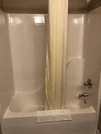 Hawthorn Extended Stay by Wyndham Milwaukee Airport