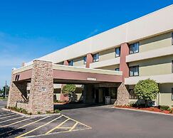 Quality Inn & Suites Warren - Detroit