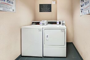 La Quinta Inn by Wyndham Detroit Canton