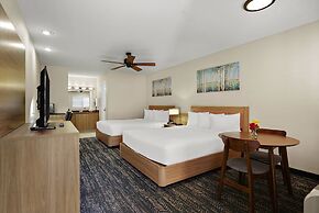 La Fuente Inn & Suites