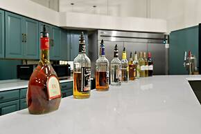 La Fuente Inn & Suites