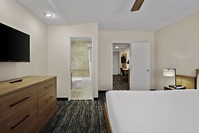 La Fuente Inn & Suites