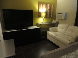 Riverside Suites