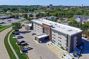 La Quinta Inn & Suites by Wyndham Des Moines West Clive