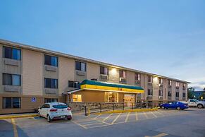 Super 8 by Wyndham Iowa City/Coralville