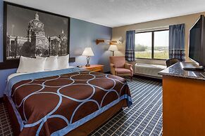 Super 8 by Wyndham Iowa City/Coralville