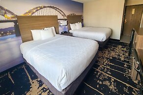 Clarion Pointe Bettendorf - Quad Cities