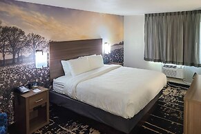 Clarion Pointe Bettendorf - Quad Cities