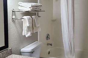 Clarion Pointe Bettendorf - Quad Cities