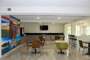 Clarion Pointe Bettendorf - Quad Cities