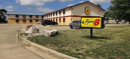 Super 8 by Wyndham Champaign