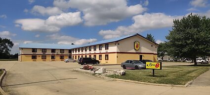 Super 8 by Wyndham Champaign