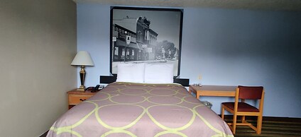 Super 8 by Wyndham Champaign