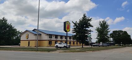 Super 8 by Wyndham Champaign