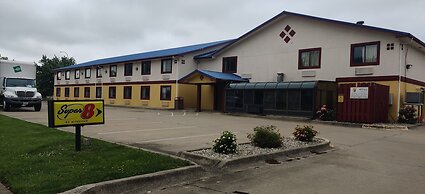 Super 8 by Wyndham Champaign