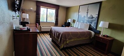 Super 8 by Wyndham Champaign