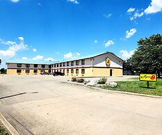 Super 8 by Wyndham Champaign