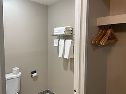 Deluxe Inn & Suites