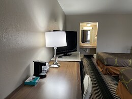 Deluxe Inn & Suites