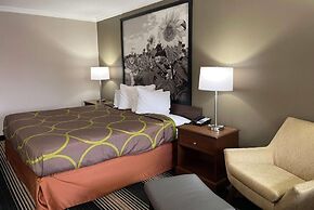 Deluxe Inn & Suites