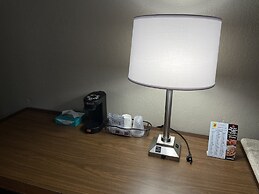 Deluxe Inn & Suites