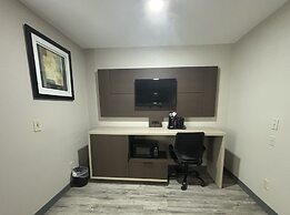 Quality Inn & Suites at Airport Blvd I-65