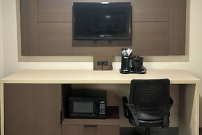 Quality Inn & Suites at Airport Blvd I-65