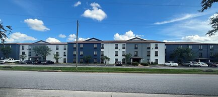 Quality Inn & Suites at Airport Blvd I-65