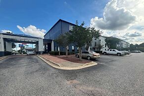 Quality Inn & Suites at Airport Blvd I-65