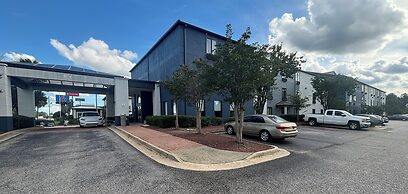 Quality Inn & Suites at Airport Blvd I-65