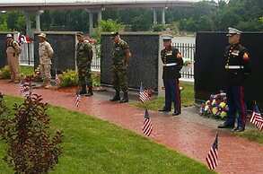 Super 8 by Wyndham Ottawa Starved Rock