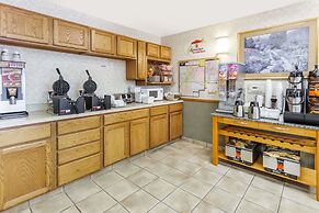 Super 8 by Wyndham Ottawa Starved Rock