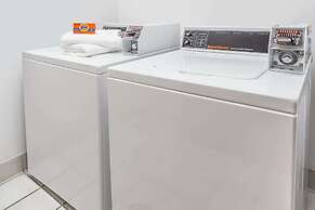 Super 8 by Wyndham Ottawa Starved Rock