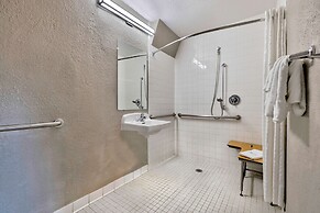 Motel 6 Anaheim, CA - Fullerton East