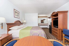 Super 8 by Wyndham Riviera Beach West Palm Beach