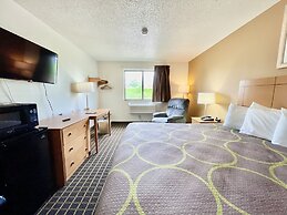 Quincy Inn and Suites
