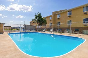 Super 8 by Wyndham Dodge City