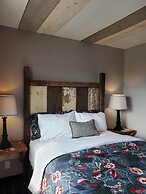 Vintage Block Inn & Suites