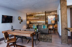 Vintage Block Inn & Suites