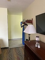 Travelodge by Wyndham La Porte/Michigan City Area
